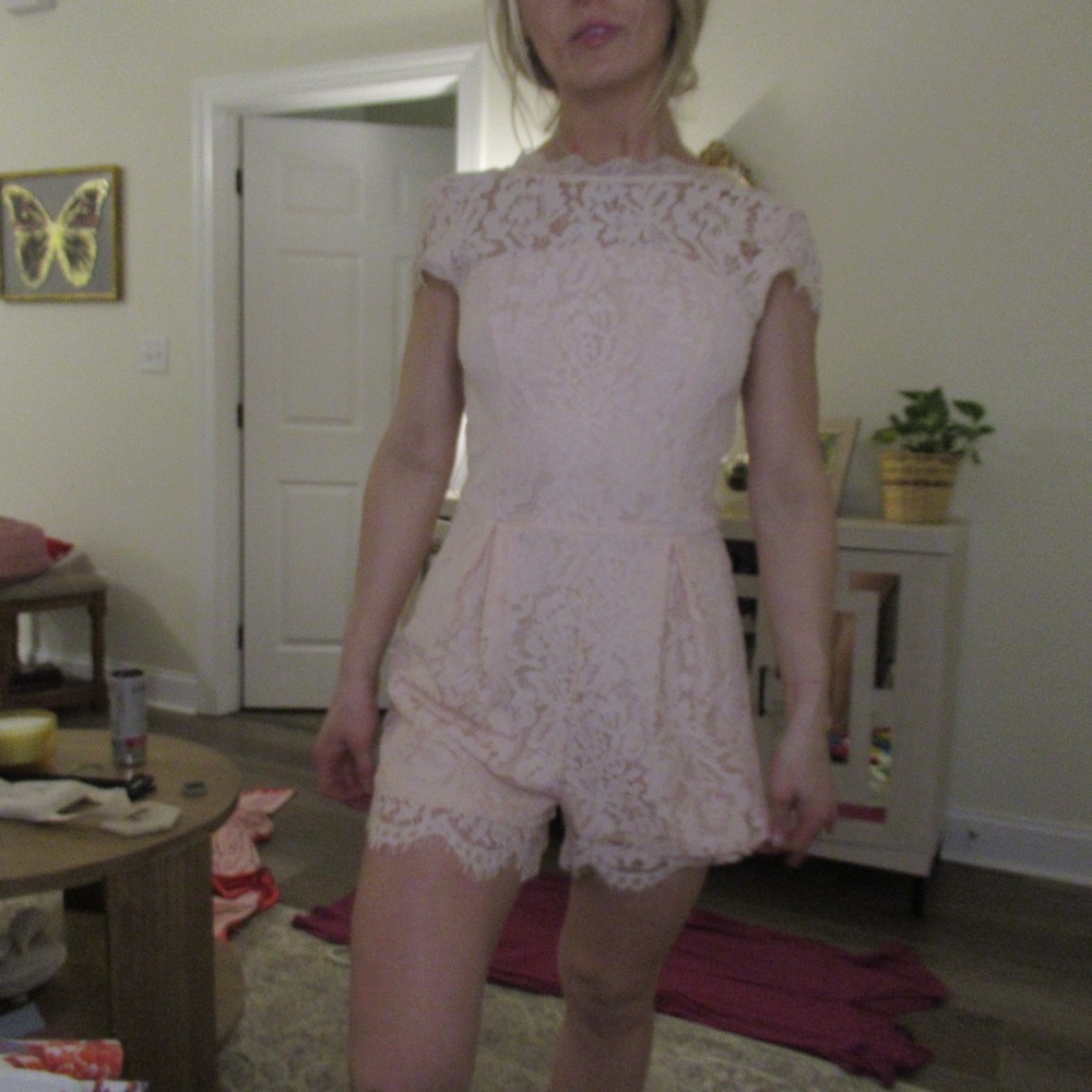 Stylish Lace Romper in Soft Pink